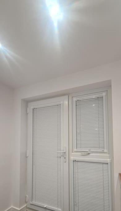 Home Away From Home! Yate Bagian luar foto
