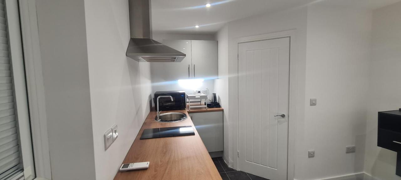 Home Away From Home! Yate Bagian luar foto