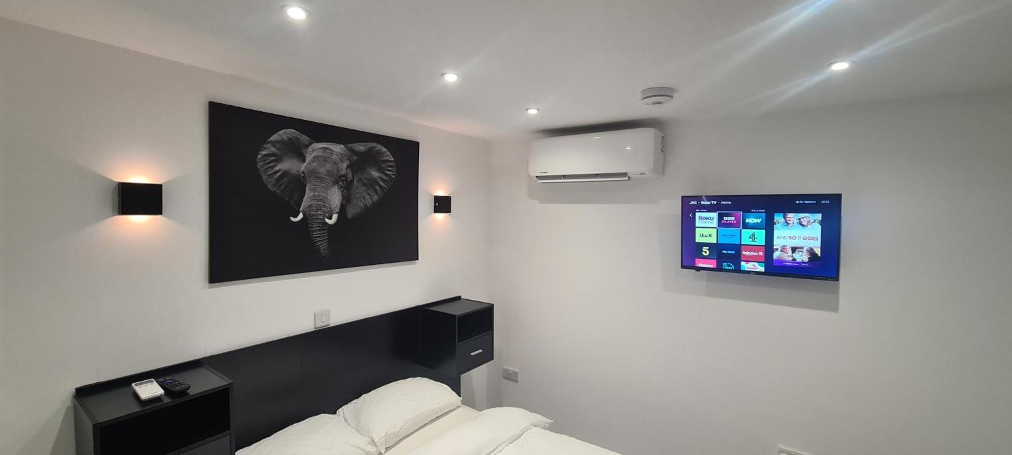 Home Away From Home! Yate Bagian luar foto